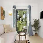With Private Pool & Garden 5 Min To *
