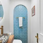 With Private Pool & Garden 5 Min To *