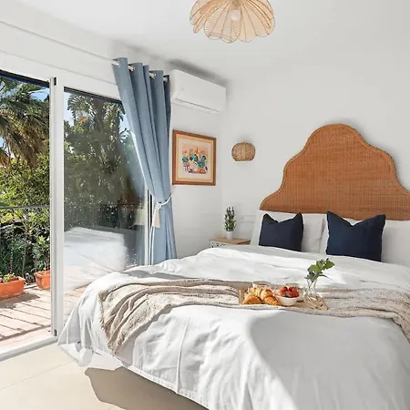 With Private Pool & Garden 5 Min To Feriehus