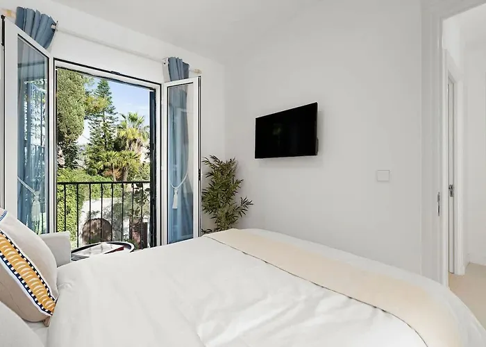 With Private Pool & Garden 5 Min To Feriehus Marbella