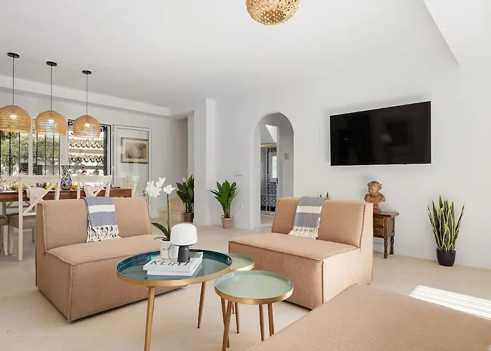 Feriehus With Private Pool & Garden 5 Min To
