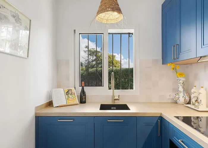 With Private Pool & Garden 5 Min To Marbella