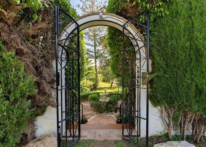 With Private Pool & Garden 5 Min To * Marbella
