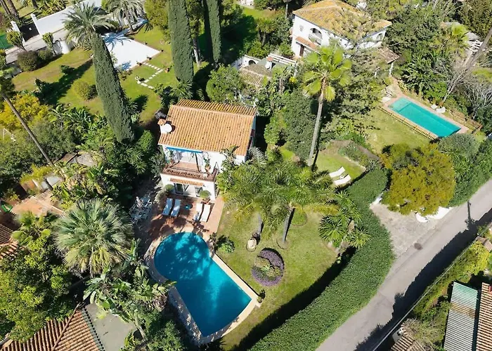 With Private Pool & Garden 5 Min To *
