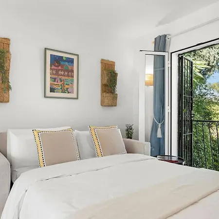 With Private Pool & Garden 5 Min To Feriehus *