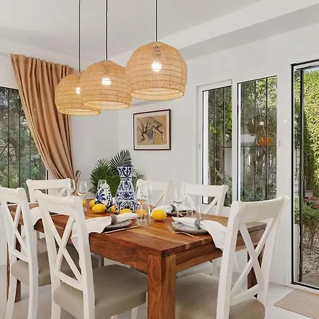 With Private Pool & Garden 5 Min To * Μαρμπέλλα