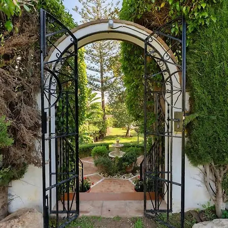 With Private Pool & Garden 5 Min To * Marbella