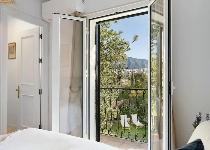 펜션 With Private Pool & Garden 5 Min To *