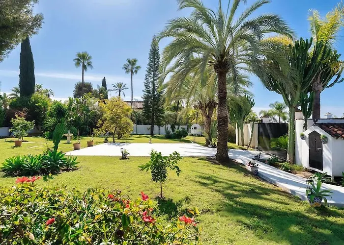 With Private Pool & Garden 5 Min To 펜션 *