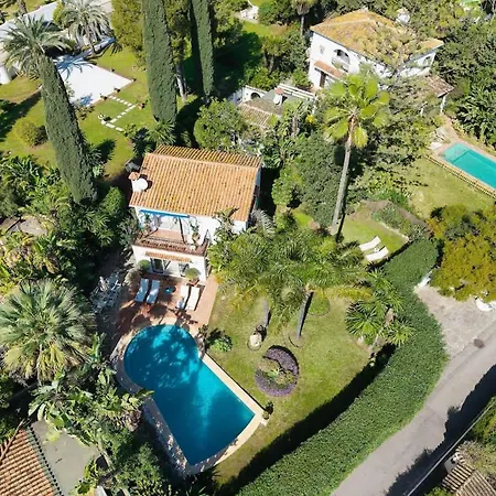 With Private Pool & Garden 5 Min To *